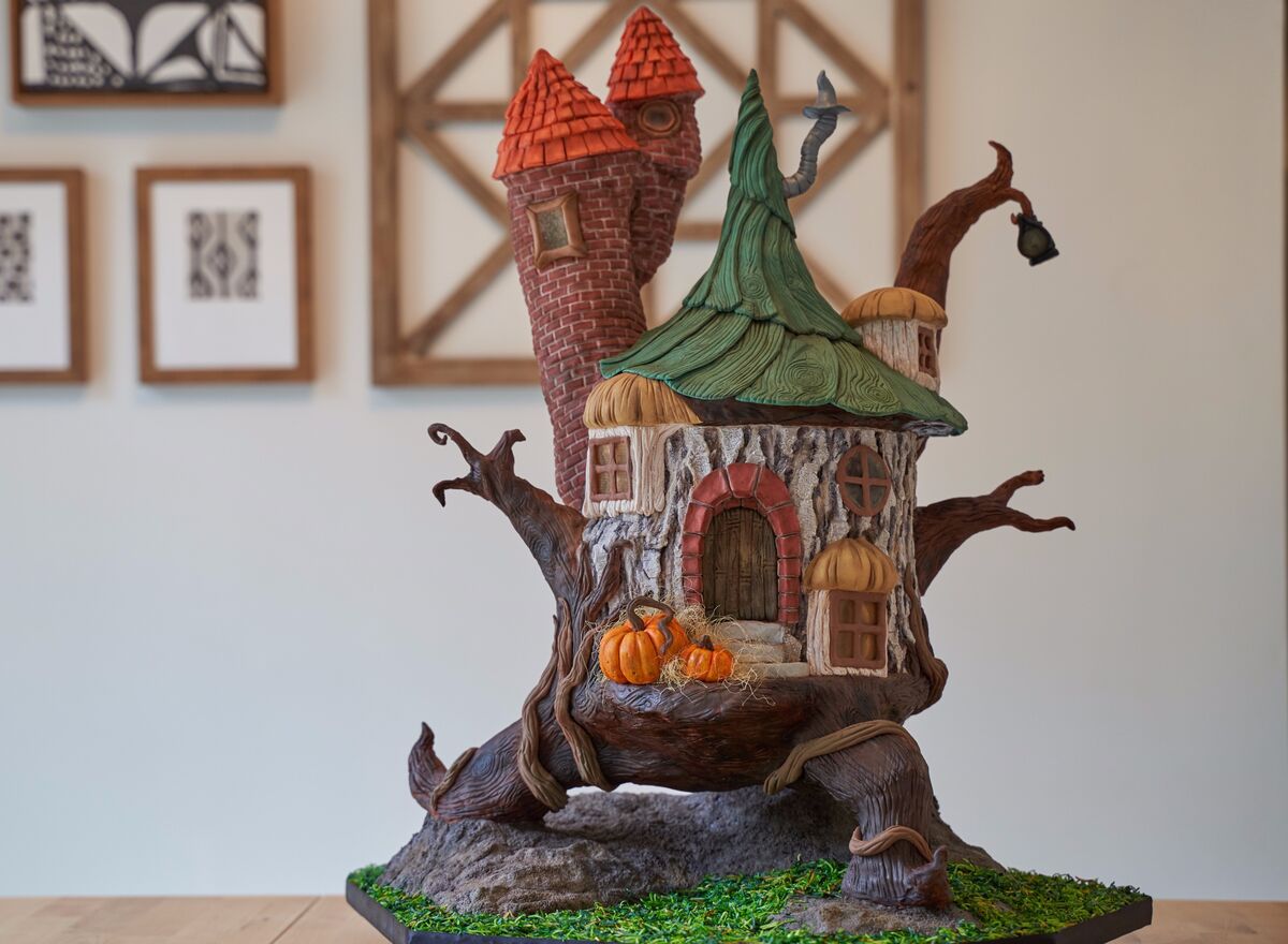 Award-winning treehouse sculpted cake